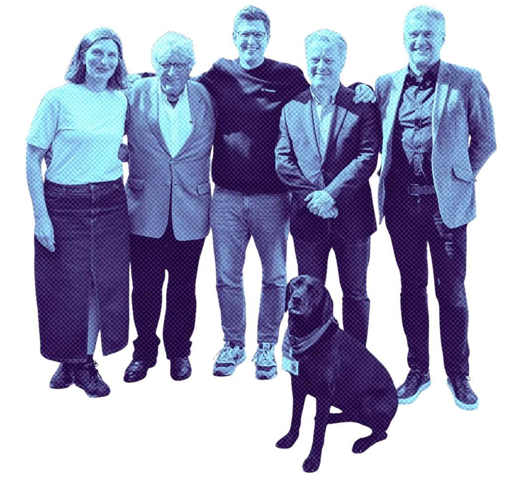 Five people from forumm pose with Samwise the Dog.
